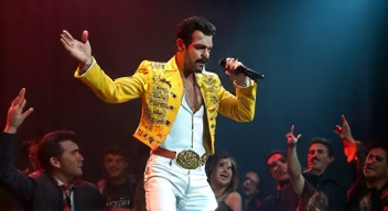 Ich bin Freddie Mercury (Sänger, 1946-1991) und beantworte die Frage: Wie können wir das Bewusstsein für die Rechte auf Gesundheit stärken? (10/10)